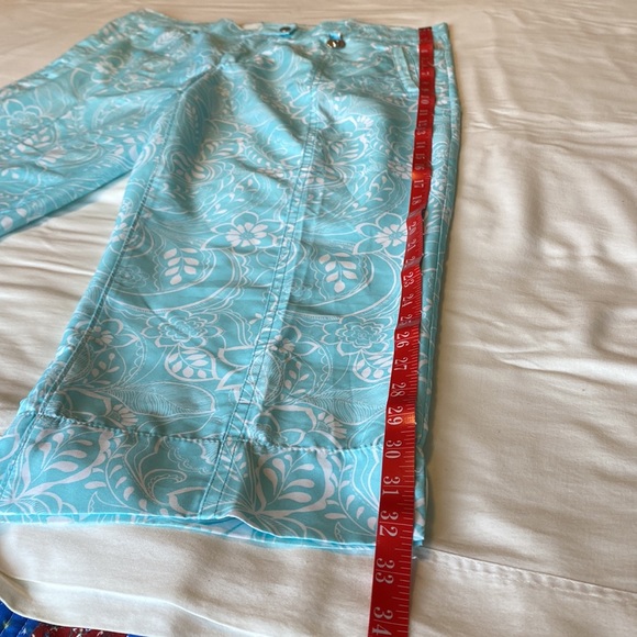 Izod Golf Flower Patterned Capris - Size 12 - Picture 7 of 14